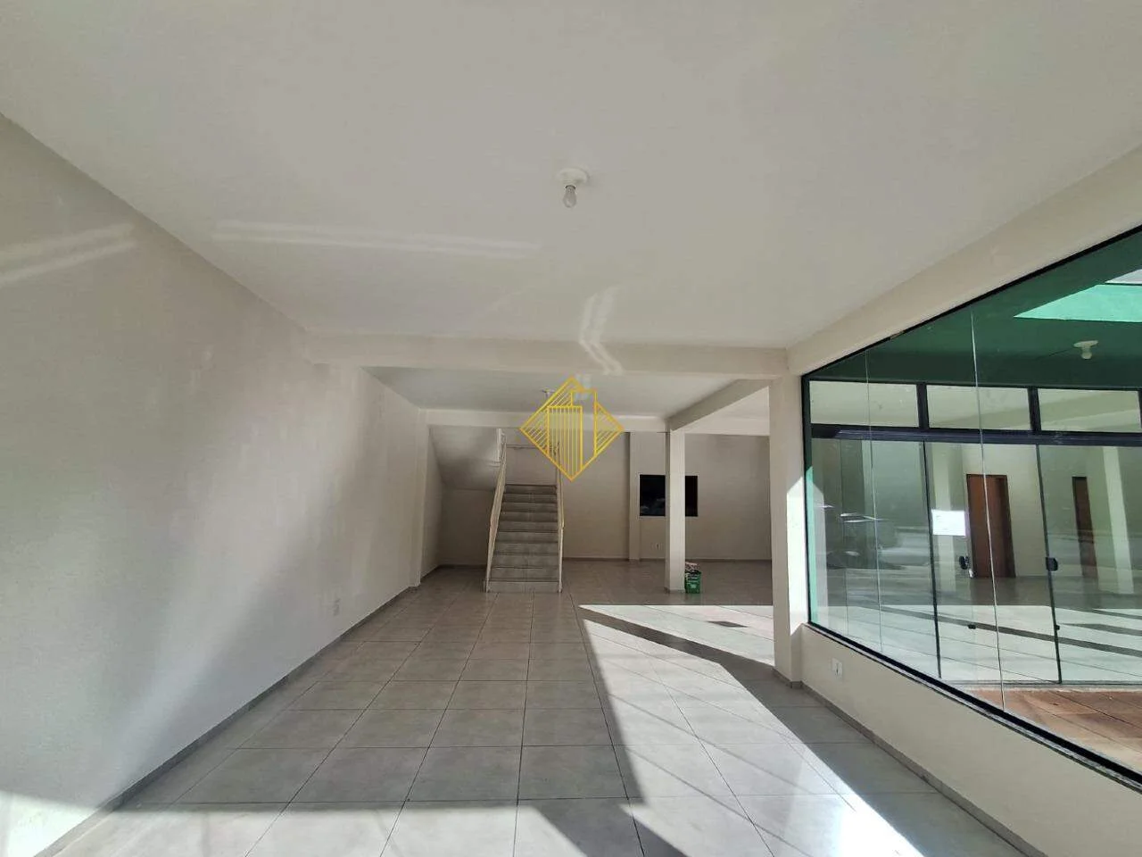 SALA COMERCIAL COM MEZANINO PARA LOCAÇÃO NO JARDIM COOPAGRO EM TOLEDO-PARANÁ