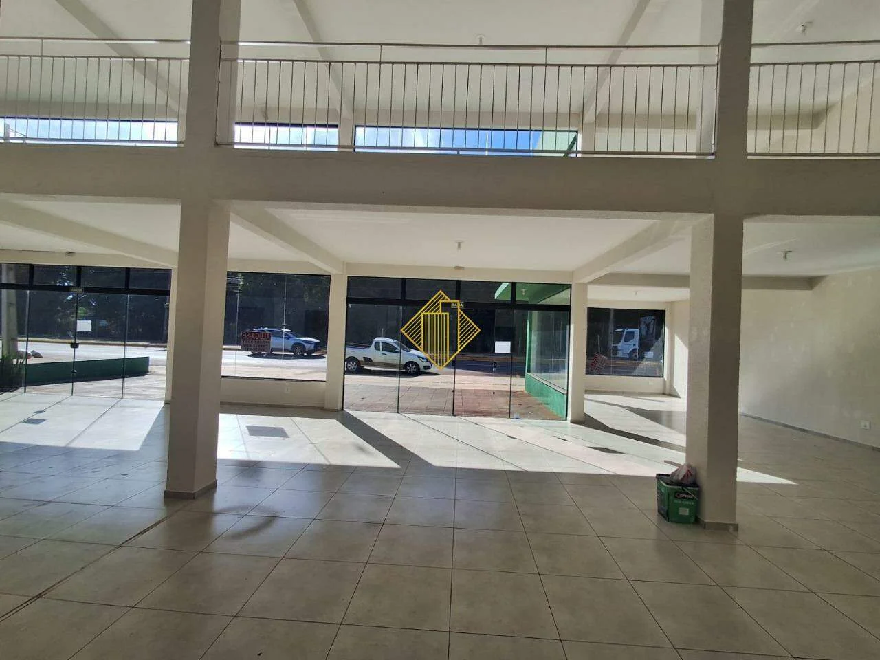 SALA COMERCIAL COM MEZANINO PARA LOCAÇÃO NO JARDIM COOPAGRO EM TOLEDO-PARANÁ