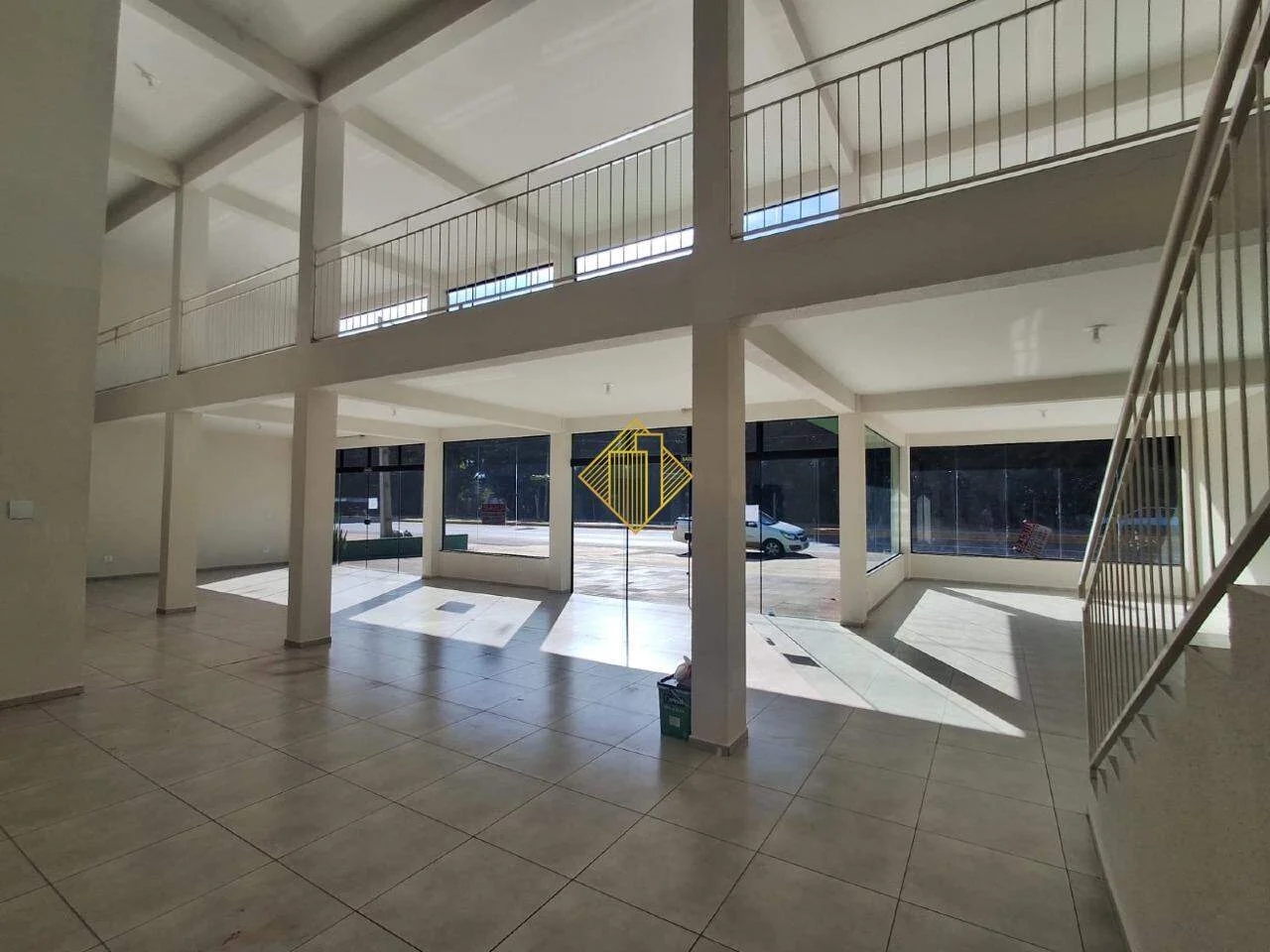SALA COMERCIAL COM MEZANINO PARA LOCAÇÃO NO JARDIM COOPAGRO EM TOLEDO-PARANÁ