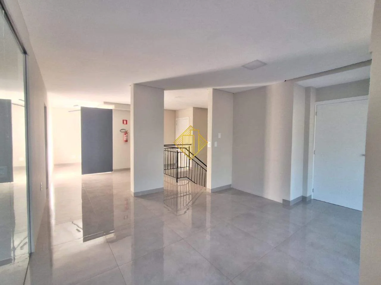 SALA COMERCIAL COM AR CONDICIONADO PARA LOCAÇÃO NO JARDIM LA SALLE EM TOLEDO-PARANÁ