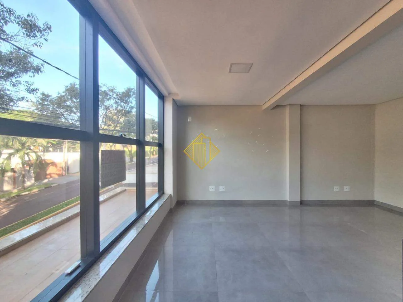 SALA COMERCIAL COM AR CONDICIONADO PARA LOCAÇÃO NO JARDIM LA SALLE EM TOLEDO-PARANÁ