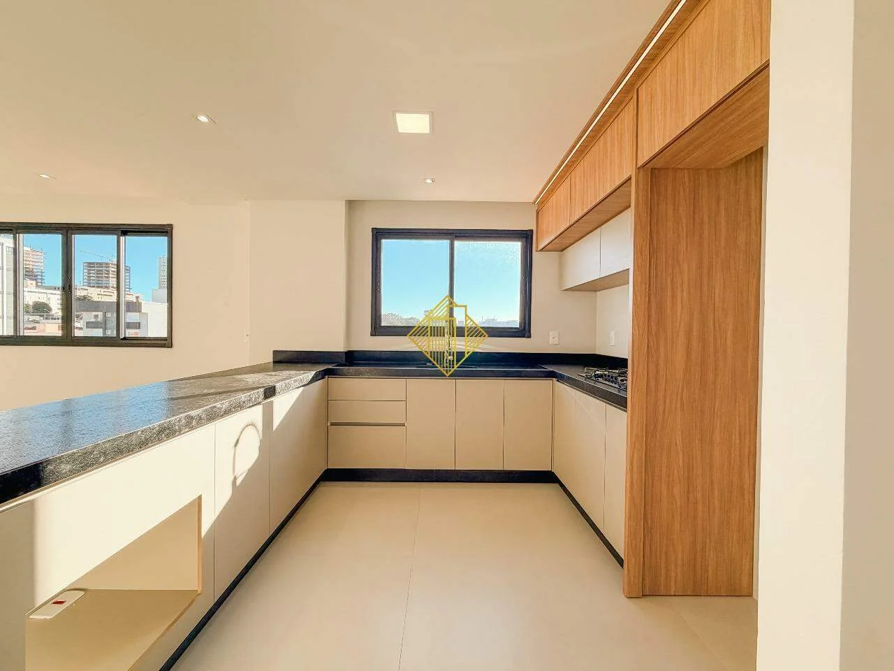 Apartamento para aluguel, 3 quartos, 1 suíte, 2 vagas, Centro - Cascavel/PR