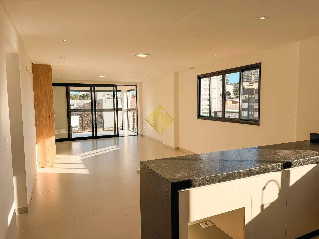 Apartamento para aluguel, 3 quartos, 1 suíte, 2 vagas, Centro - Cascavel/PR
