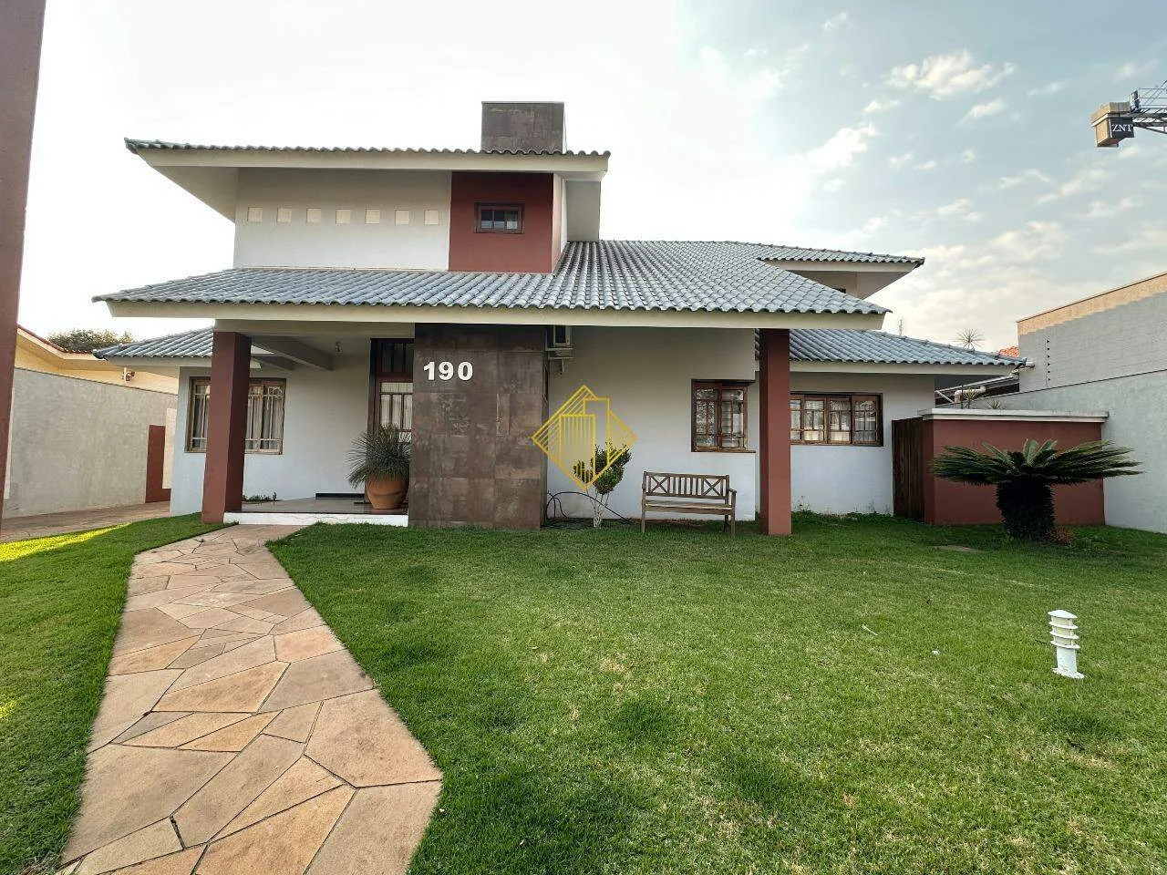 Casa à venda em Toledo-PR (Vila Industrial) | Residencial/Comercial