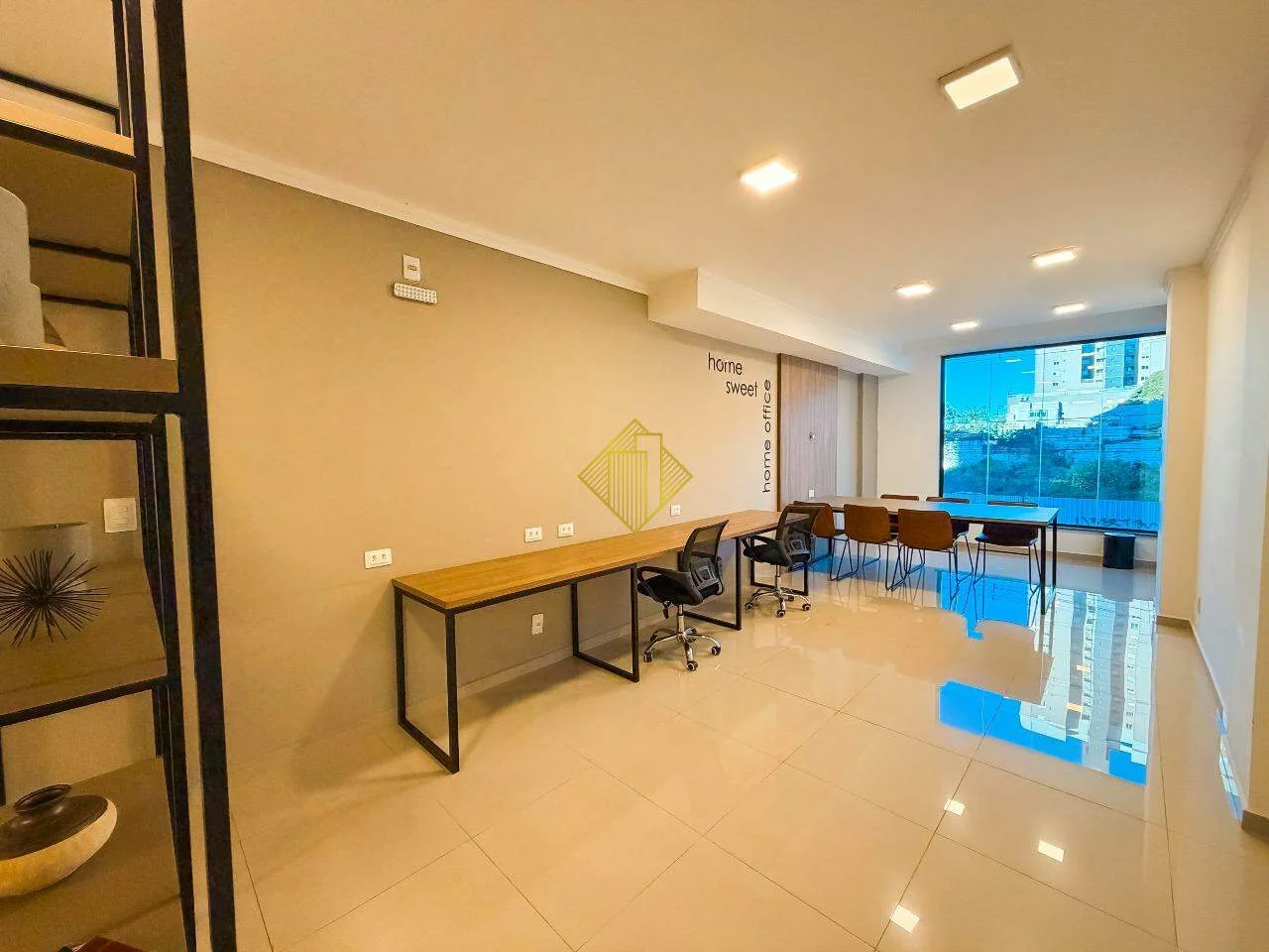 Apartamento à venda, 2 quartos, 1 suíte, 2 vagas, Centro - Cascavel/PR