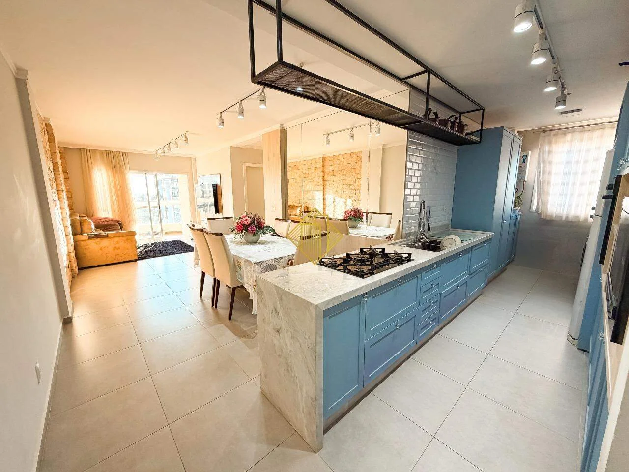 Apartamento à venda, 2 quartos, 1 suíte, 2 vagas, Centro - Cascavel/PR