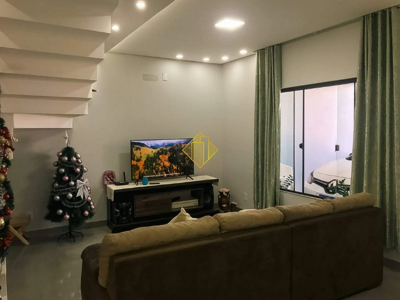 Sobrado à venda, 3 quartos, 1 suíte, 2 vagas, Nova Cidade - Cascavel/PR