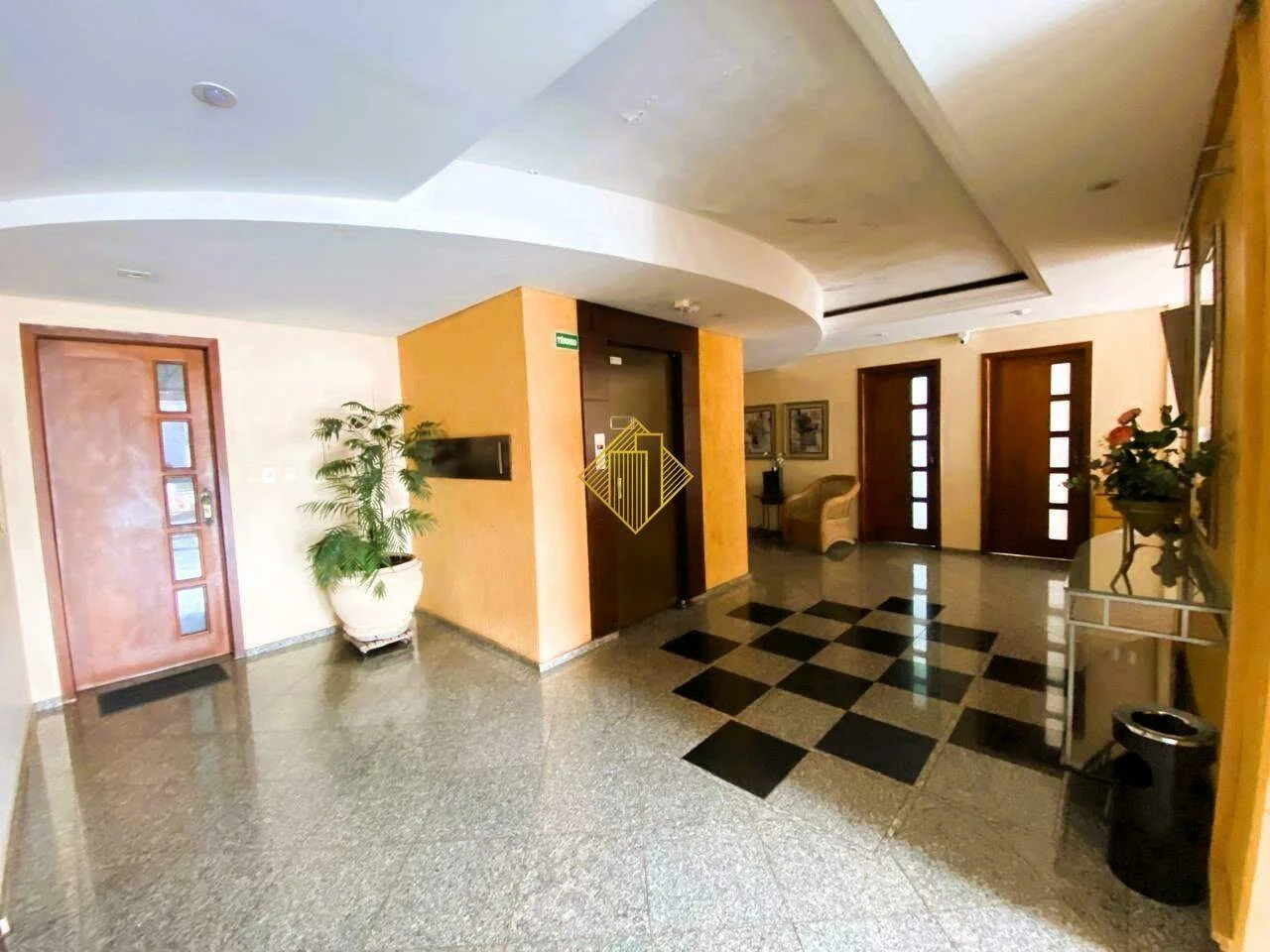 APARTAMENTO COM SUÍTE PARA LOCAÇÃO NO CENTRO EM TOLEDO-PARANÁ