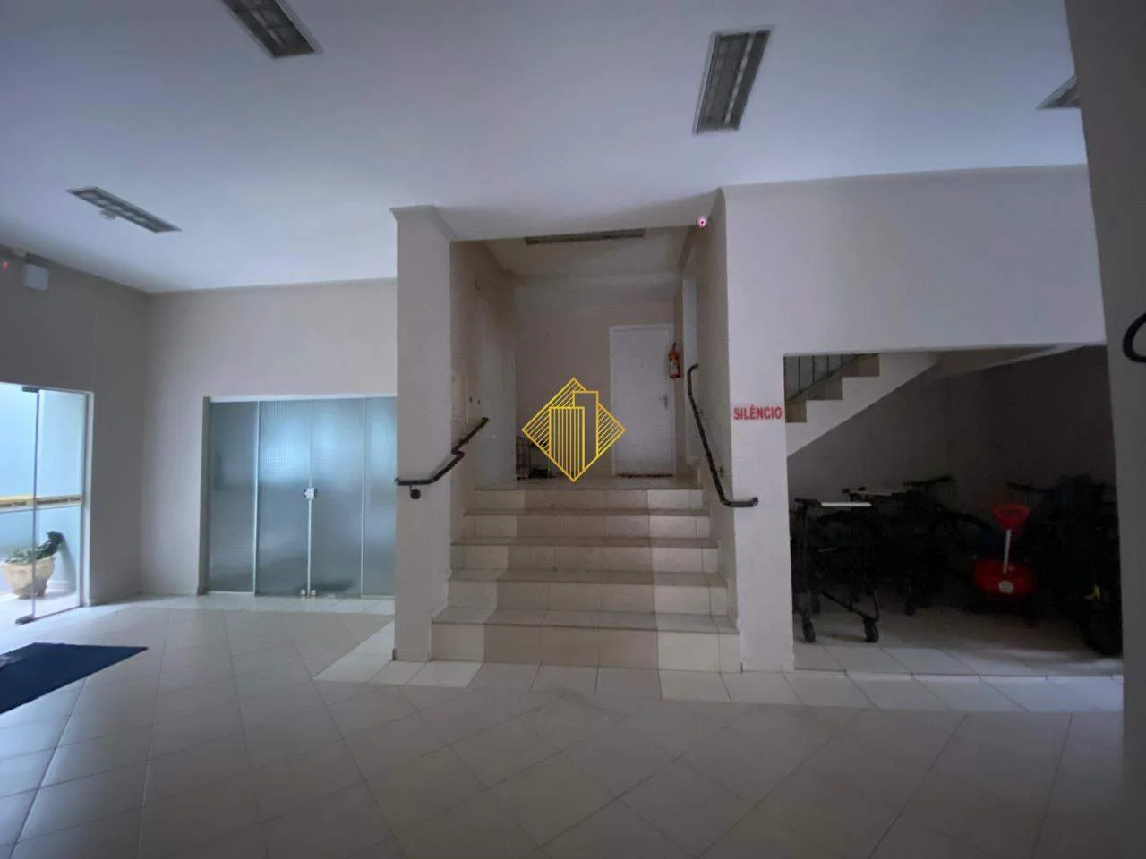 APARTAMENTO COM SUÍTE SEMI MOBILIADO PARA LOCAÇÃO NA VILA INDUSTRIAL EM TOLEDO-PARANÁ
