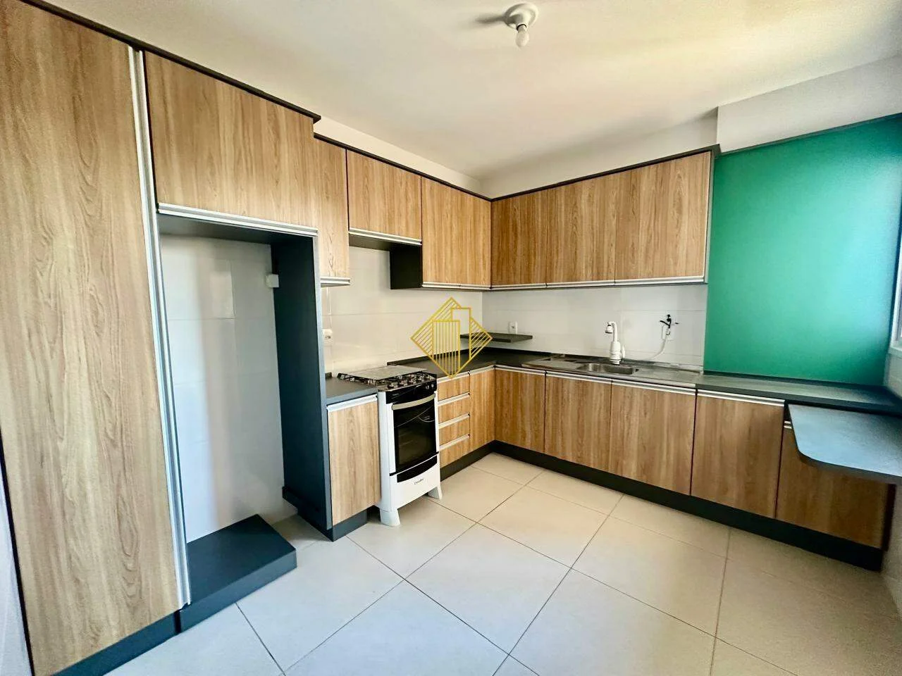 Apartamento para aluguel, 3 quartos, 1 suíte, 2 vagas, Centro - Cascavel/PR