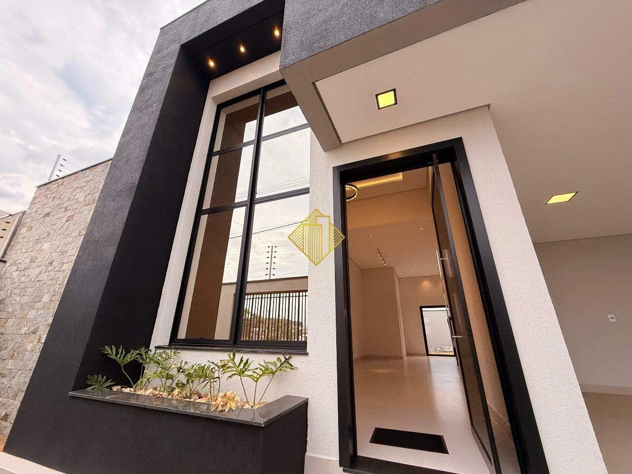 Casa térrea à venda no Paraíso Tropical, 3 suítes, 4 vagas, Cascavel/PR