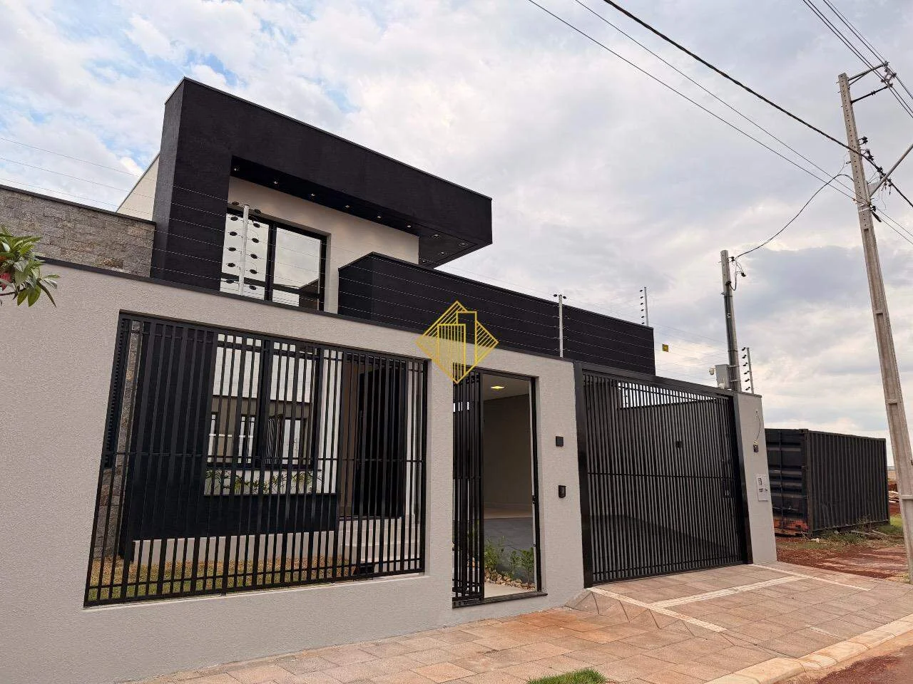 Casa térrea à venda no Paraíso Tropical, 3 suítes, 4 vagas, Cascavel/PR