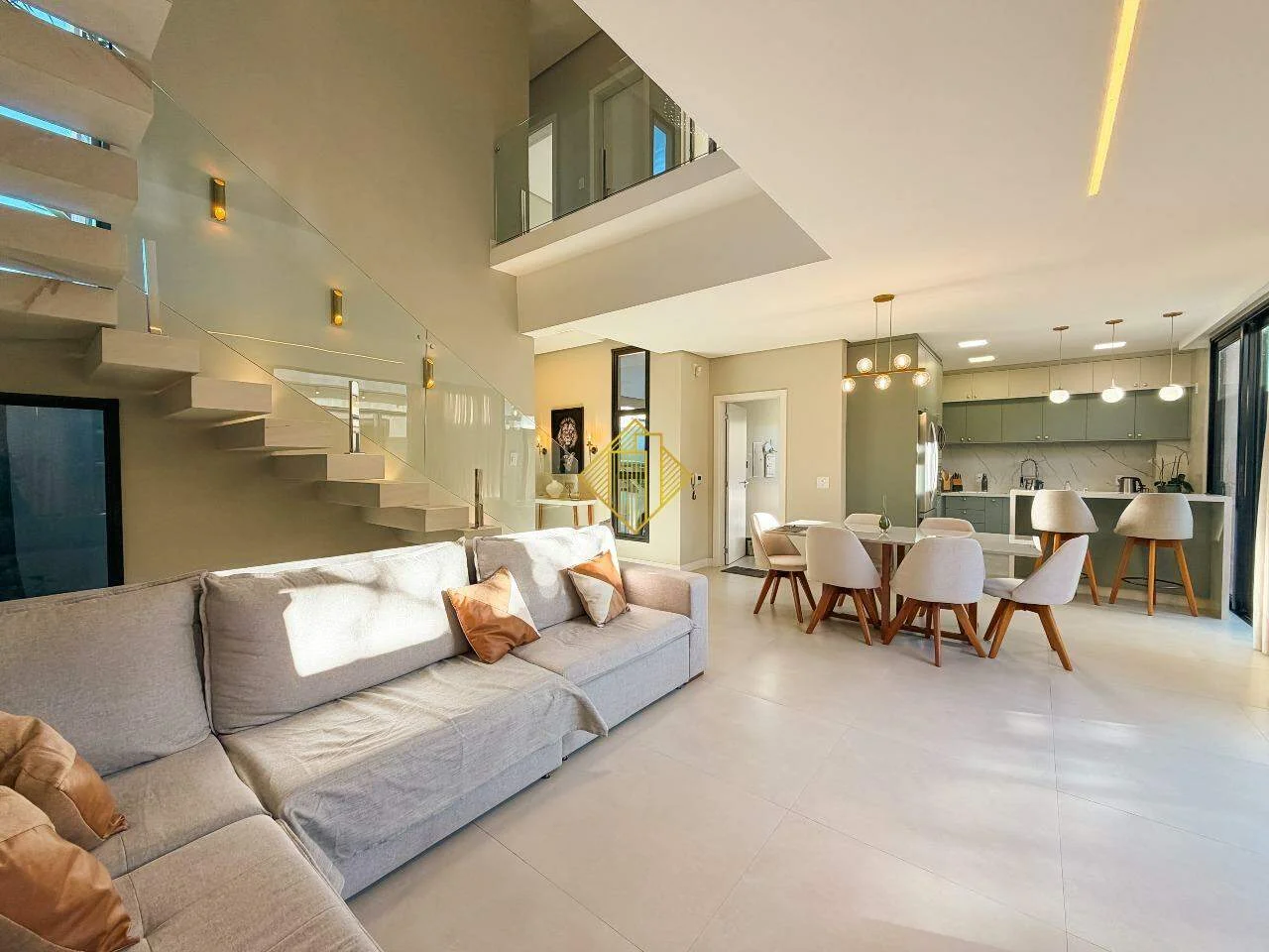 Sobrado Residencial à venda em Cascavel/PR (Bairro Tropical III) | 237 m² | Terreno 301 m²