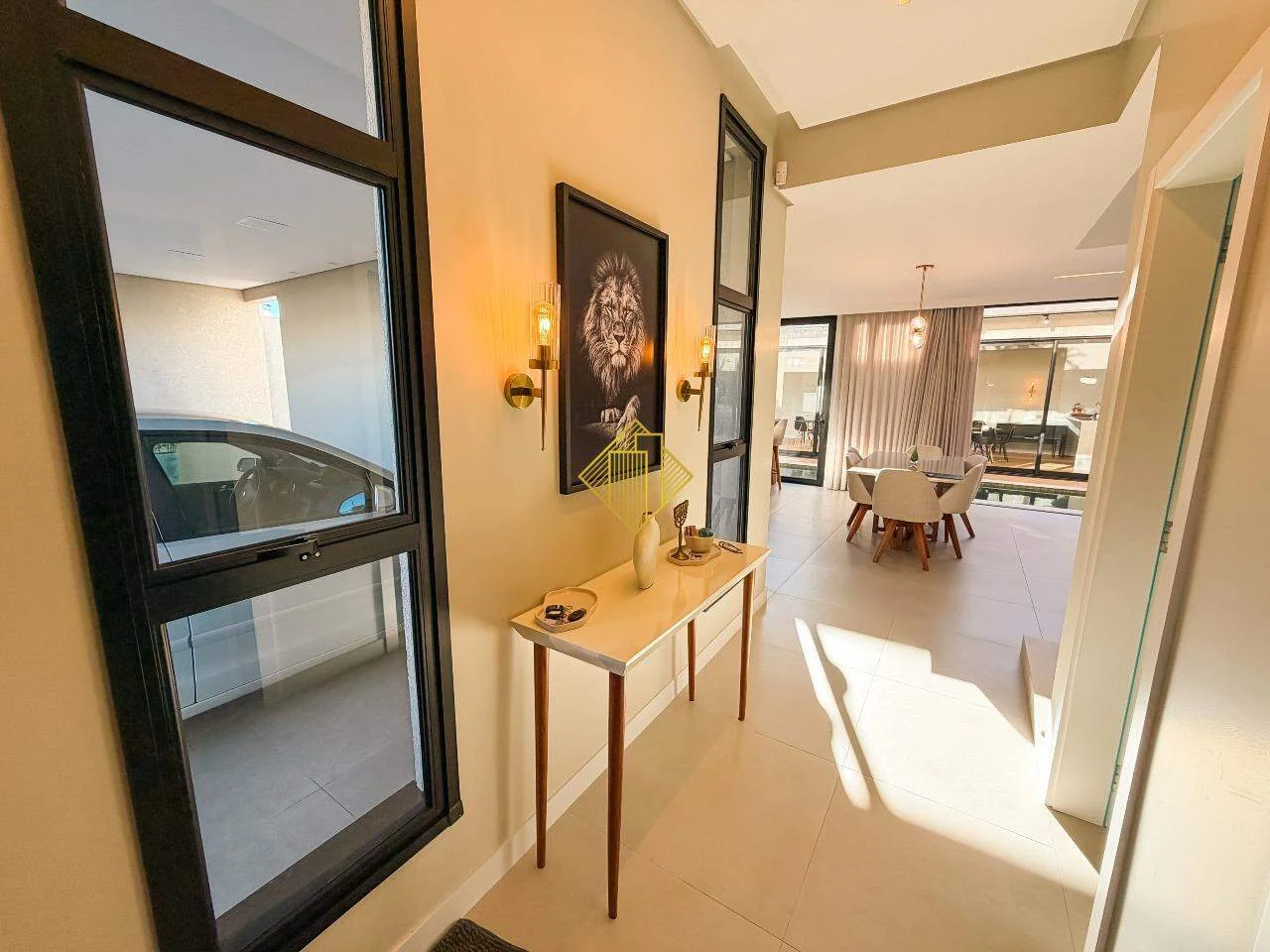 Sobrado Residencial à venda em Cascavel/PR (Bairro Tropical III) | 237 m² | Terreno 301 m²