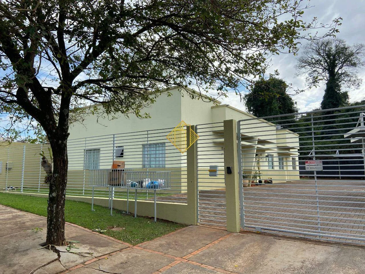 **Casa em condomínio fechado, 02 quartos, próximo ao centro, Toledo -PR***