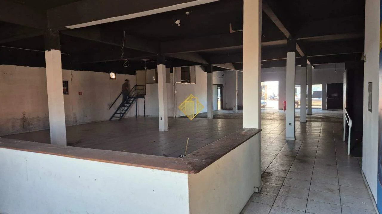 SALA COMERCIAL NA AVENIDA COM 900M² EM TOLEDO-PARANÁ
