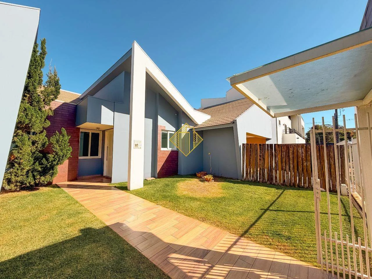Casa à venda, 3 suítes, com piscina, Jd La Salle - Toledo/PR