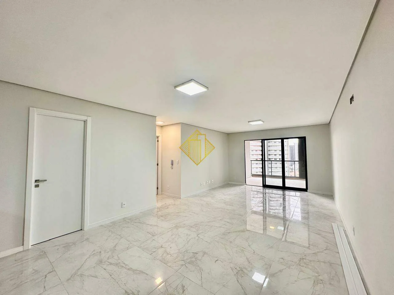 Apartamento para aluguel, 3 quartos, 3 suítes, 3 vagas, Centro - Cascavel/PR