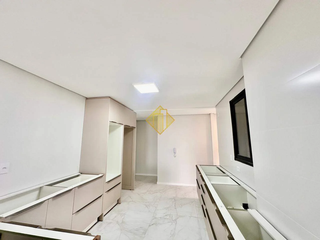 Apartamento para aluguel, 3 quartos, 3 suítes, 3 vagas, Centro - Cascavel/PR