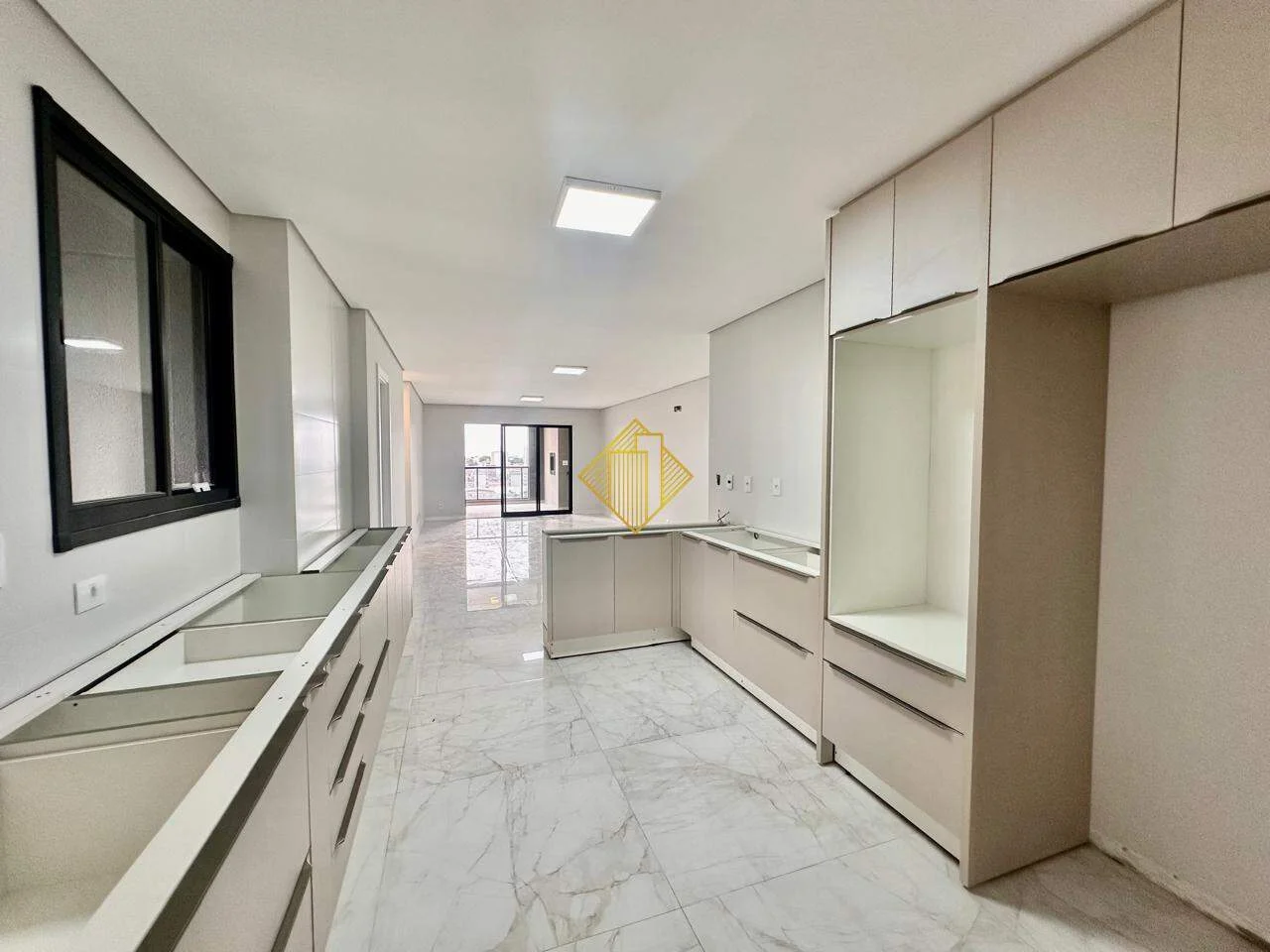 Apartamento para aluguel, 3 quartos, 3 suítes, 3 vagas, Centro - Cascavel/PR