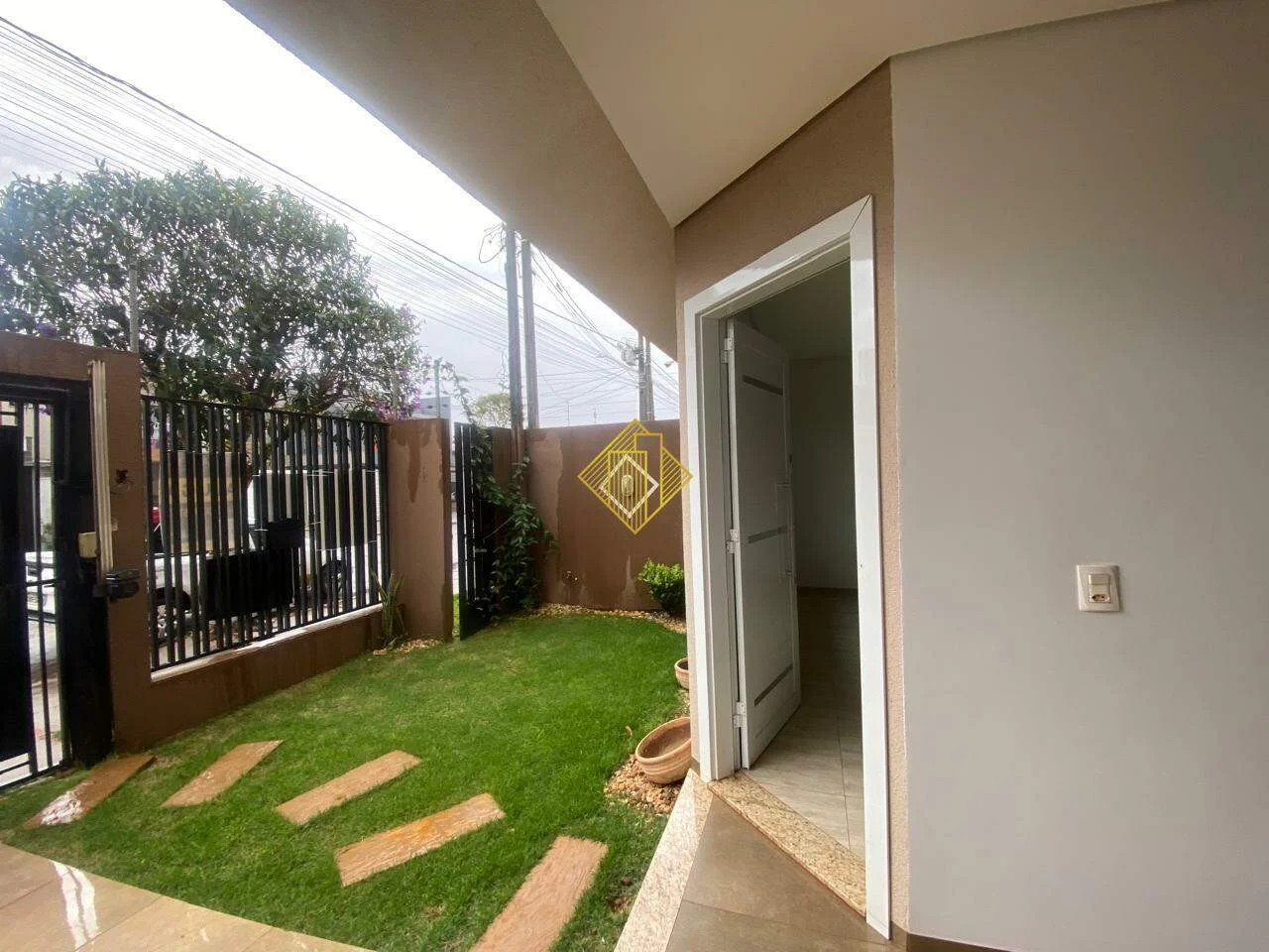 SOBRADO PARA LOCAÇÃO COM 3 QUARTOS NO JARDIM GISELA EM TOLEDO - PARANÁ