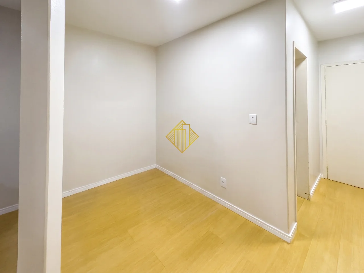Apartamento à venda no Bairro Neva em Cascavel | 3 Quartos, 1 Suíte e 2 Vagas | Edifício Frankfurt