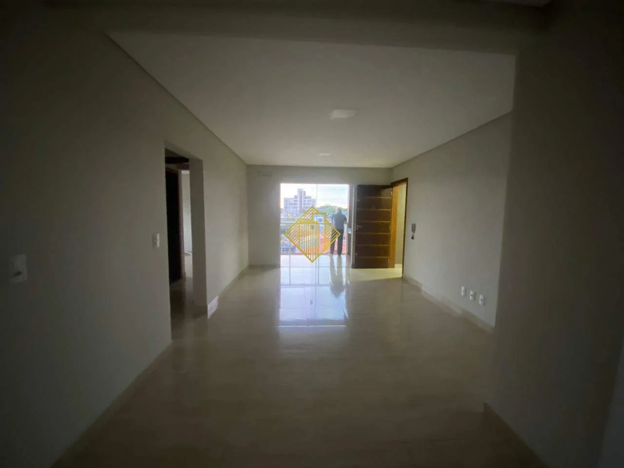 APARTAMENTO PARA LOCAÇÃO NO GISELA COM 2 VAGAS DE GARAGEM EM TOLEDO - PARANÁ
