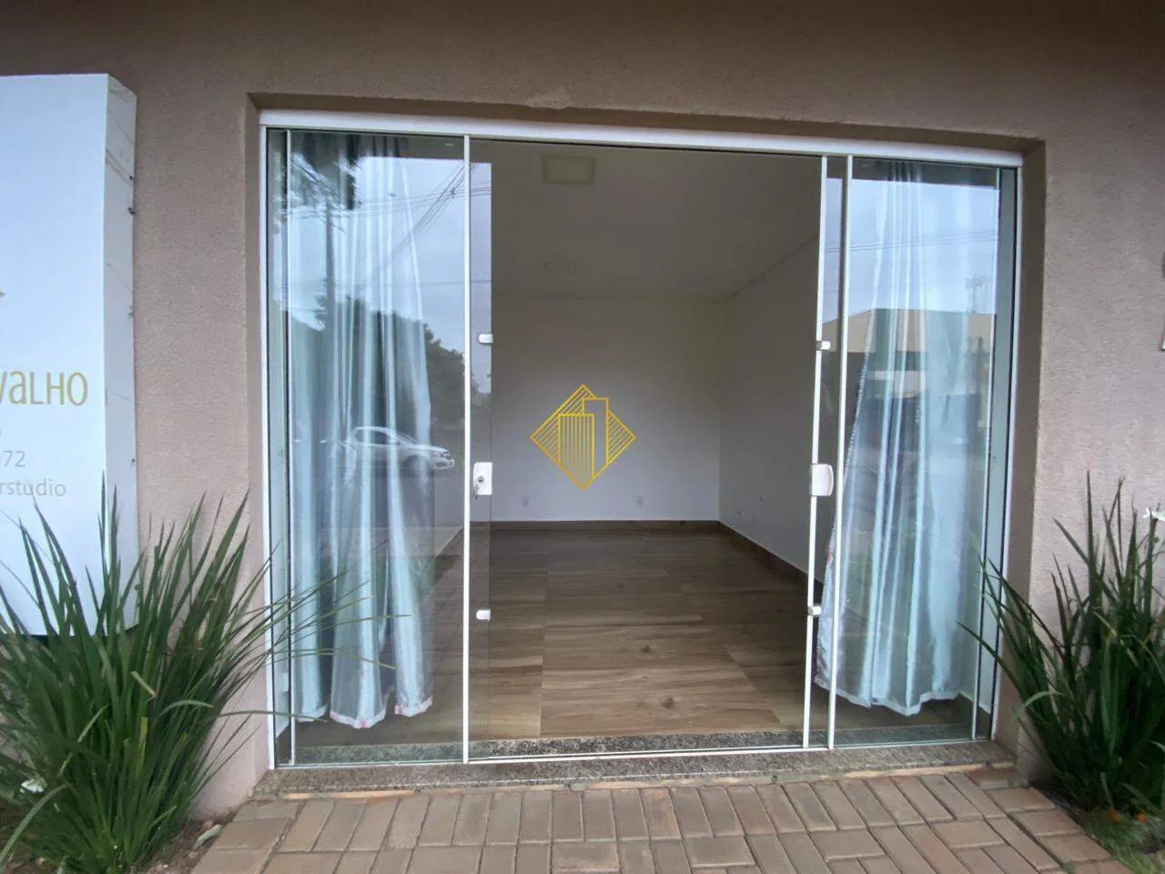 SALA COMERCIAL TÉRREA DISPONIVEL PARA LOCAÇÃO NO JARDIM GISELA TOLEDO - PARANÁ