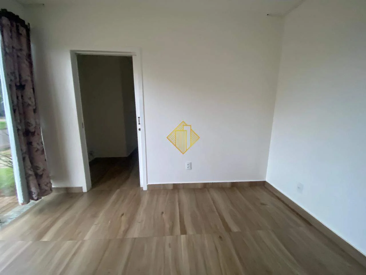SALA COMERCIAL TÉRREA DISPONIVEL PARA LOCAÇÃO NO JARDIM GISELA TOLEDO - PARANÁ