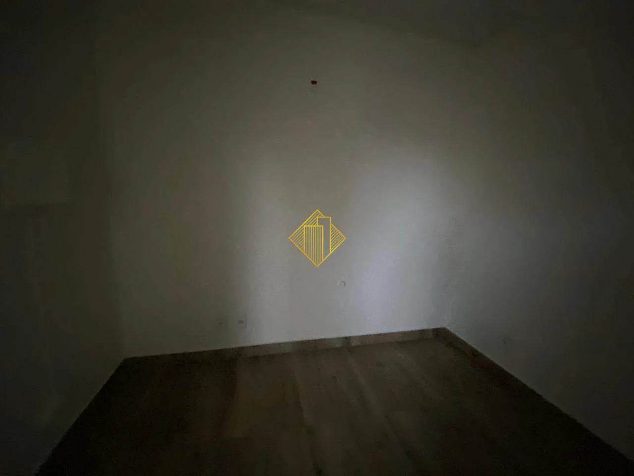 SALA COMERCIAL TÉRREA DISPONIVEL PARA LOCAÇÃO NO JARDIM GISELA TOLEDO - PARANÁ