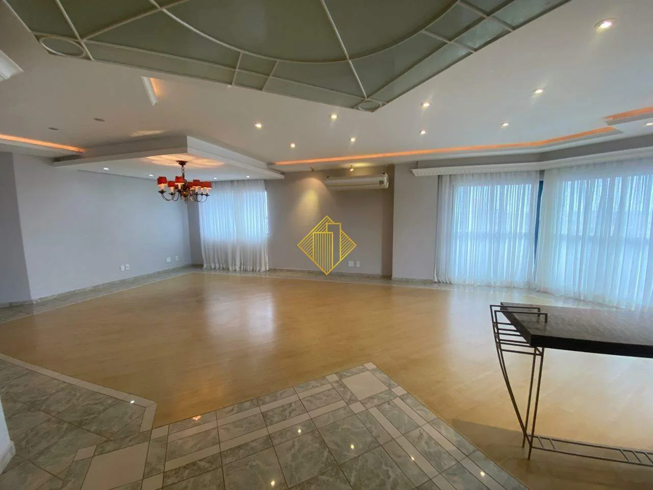 APARTAMENTO ALTO PADRÃO SEMI MOBILIADO NO CENTRO EM TOLEDO PARANÁ
