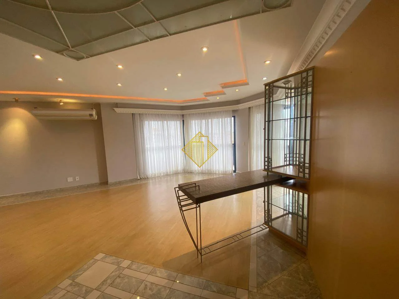 APARTAMENTO ALTO PADRÃO SEMI MOBILIADO NO CENTRO EM TOLEDO PARANÁ