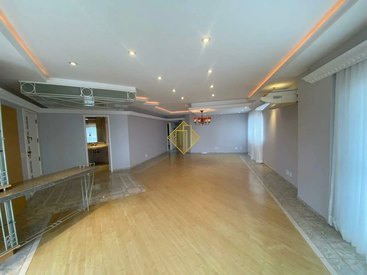 APARTAMENTO ALTO PADRÃO SEMI MOBILIADO NO CENTRO EM TOLEDO PARANÁ