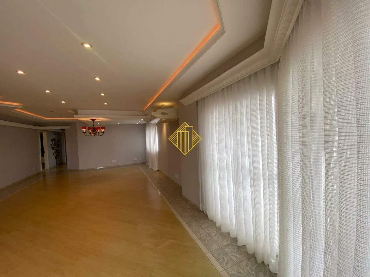 APARTAMENTO ALTO PADRÃO SEMI MOBILIADO NO CENTRO EM TOLEDO PARANÁ