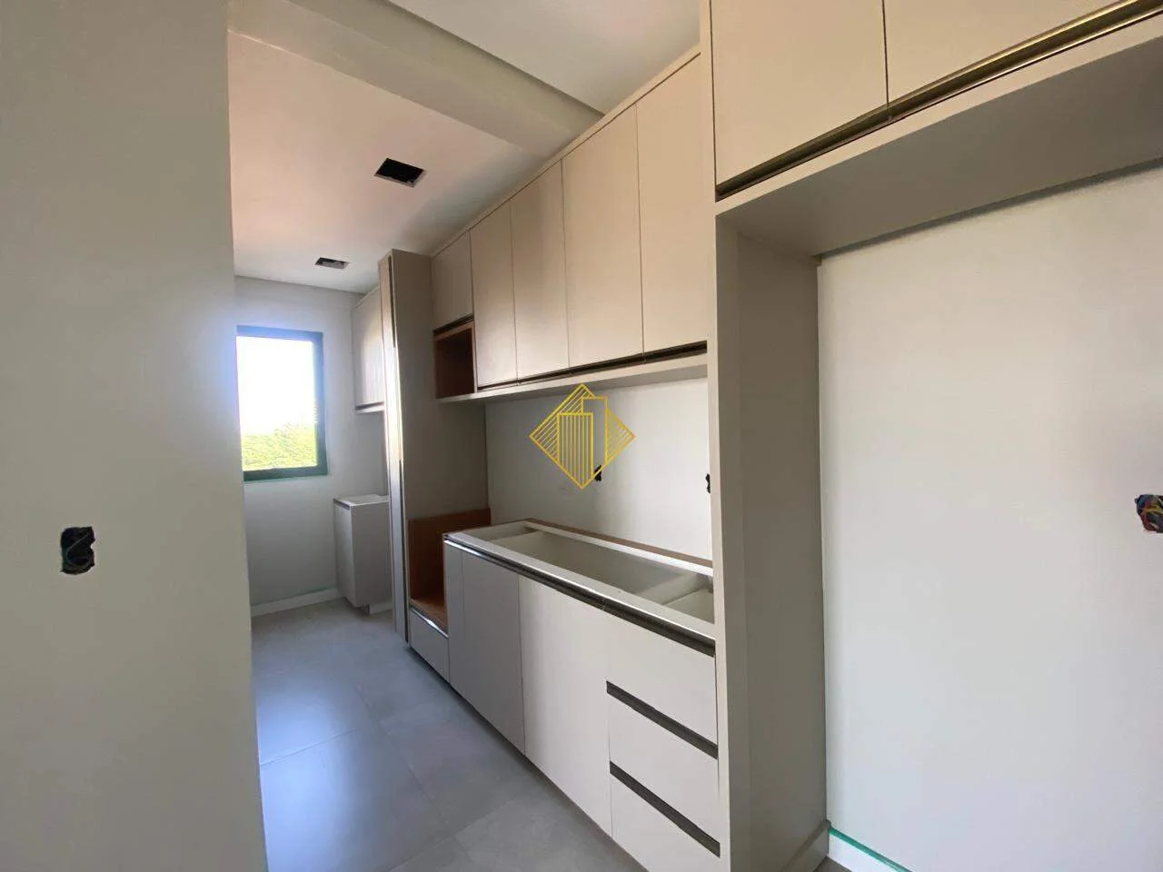 APARTAMENTO PARA LOCAÇÃO COM COZINHA PLANEJADA NO JARDIM GISELA EM TOLEDO - PARANÁ