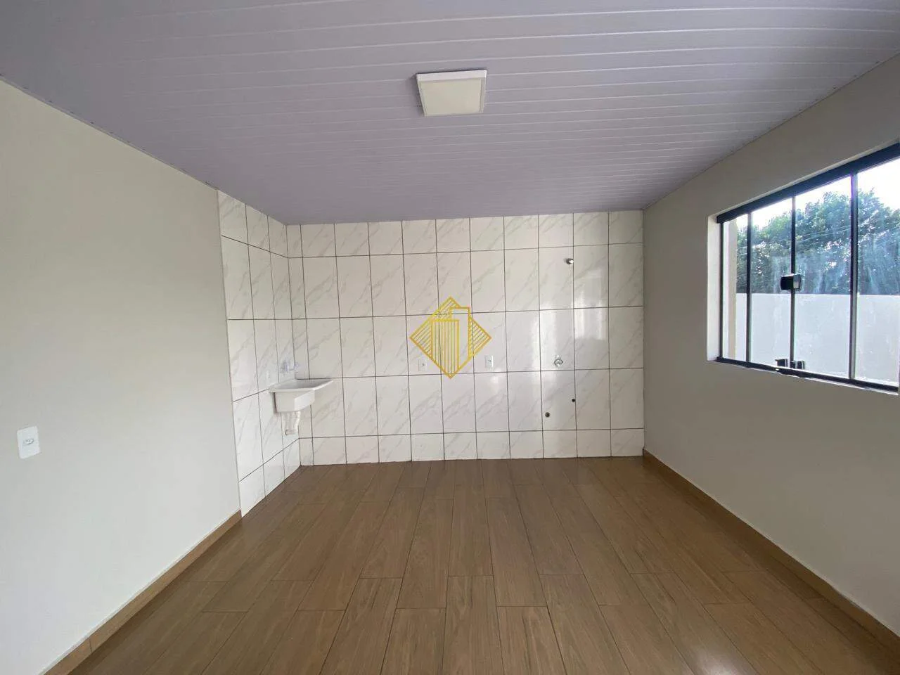 KITNET COM DOIS QUARTOS DISPONIVEL PARA LOCAÇÃO EM TOLEDO - PARANÁ