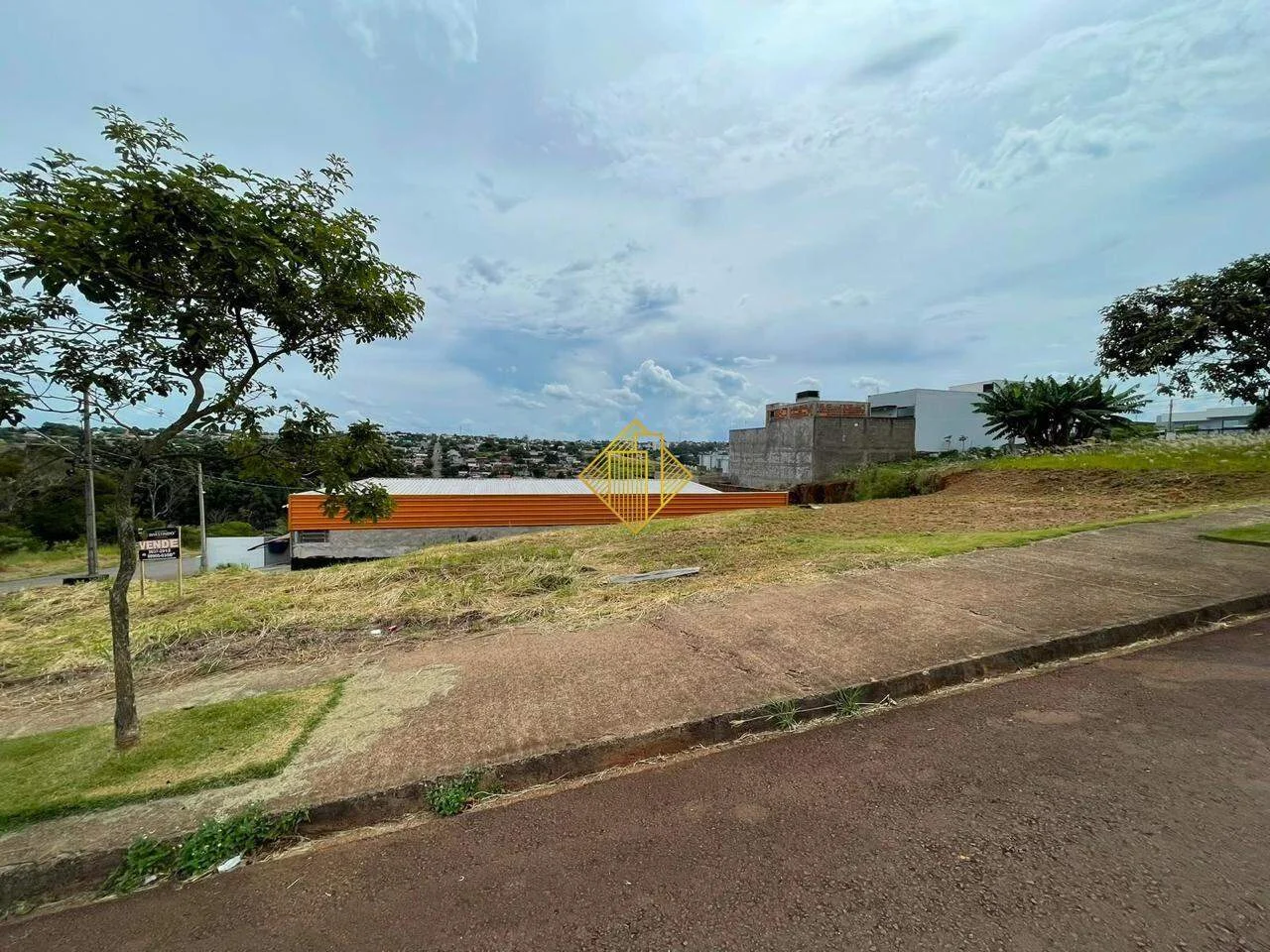 TERRENO DE ESQUINA A VENDA NO VEREDAS EM CASCAVEL