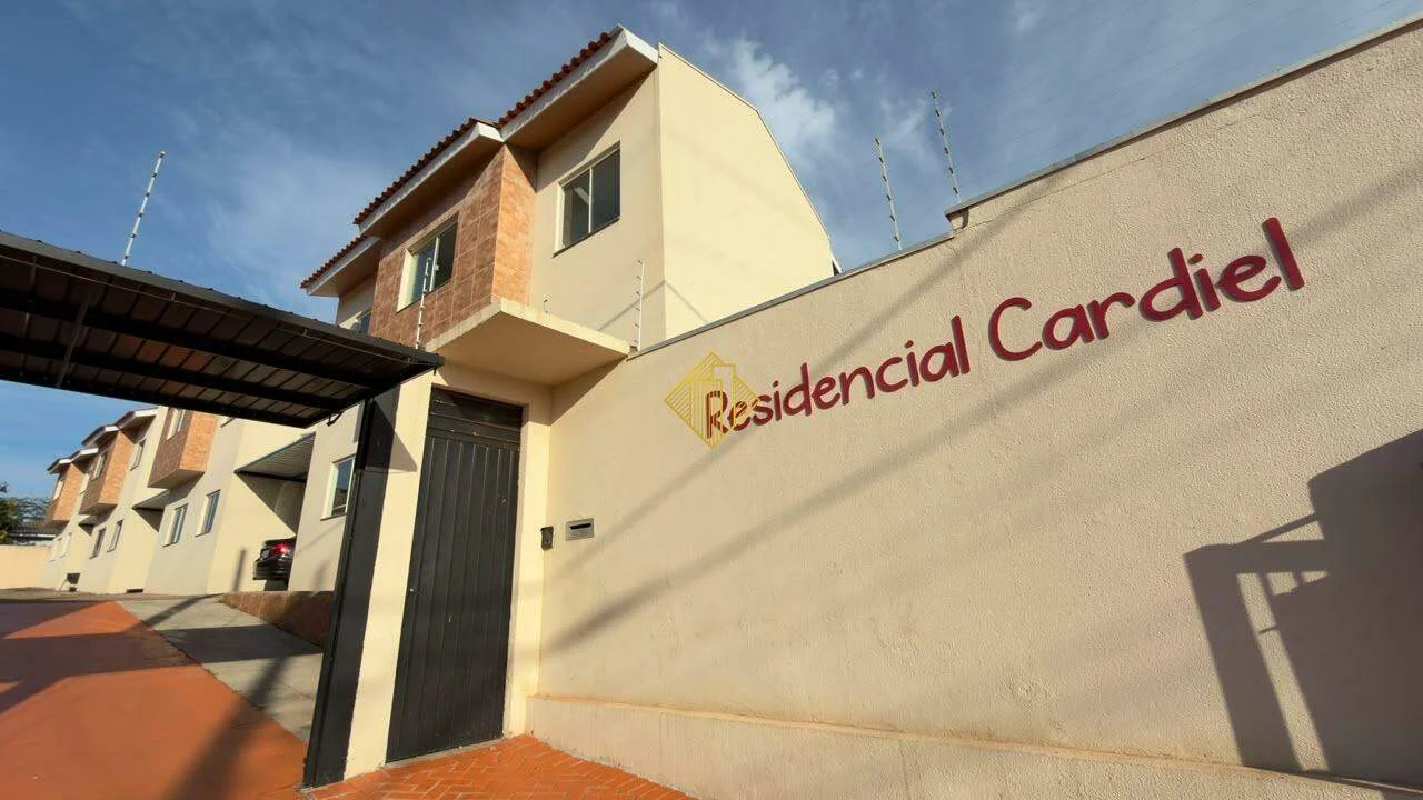 Sobrado em Condomínio no bairro Floresta em Cascavel-PR.