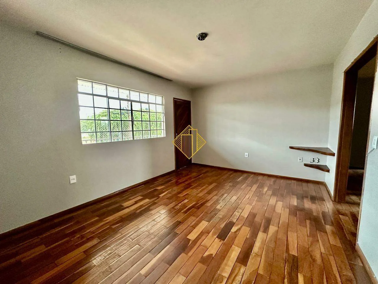 Sobrado para aluguel, 4 quartos, 1 suíte, 4 vagas, Santa Cruz - Cascavel/PR