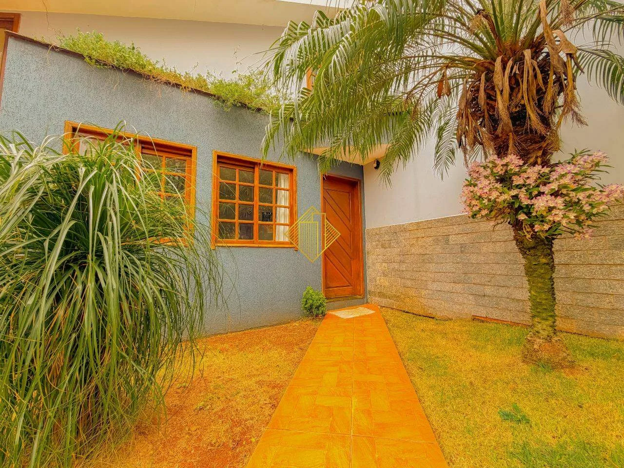 Sobrado à venda com 5 quartos e amplo terreno no Jardim Gisela em Toledo - Paraná