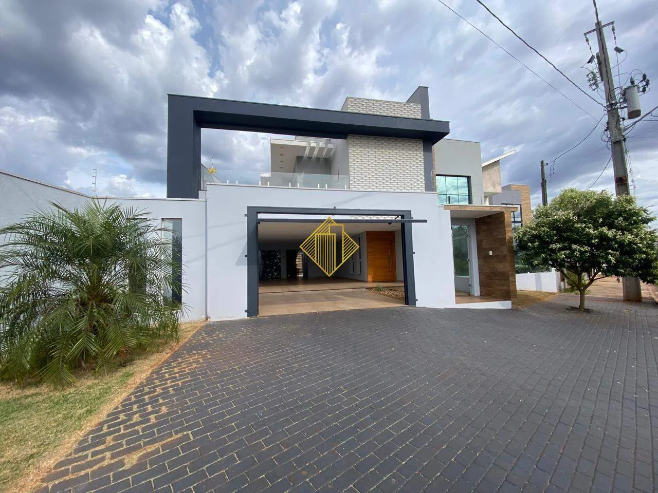 CASA ALTO PADRÃO COM PISCINA DISPONIVEL PARA LOCAÇÃO SEMI IMOBILIADA TOLEDO - PARANÁ