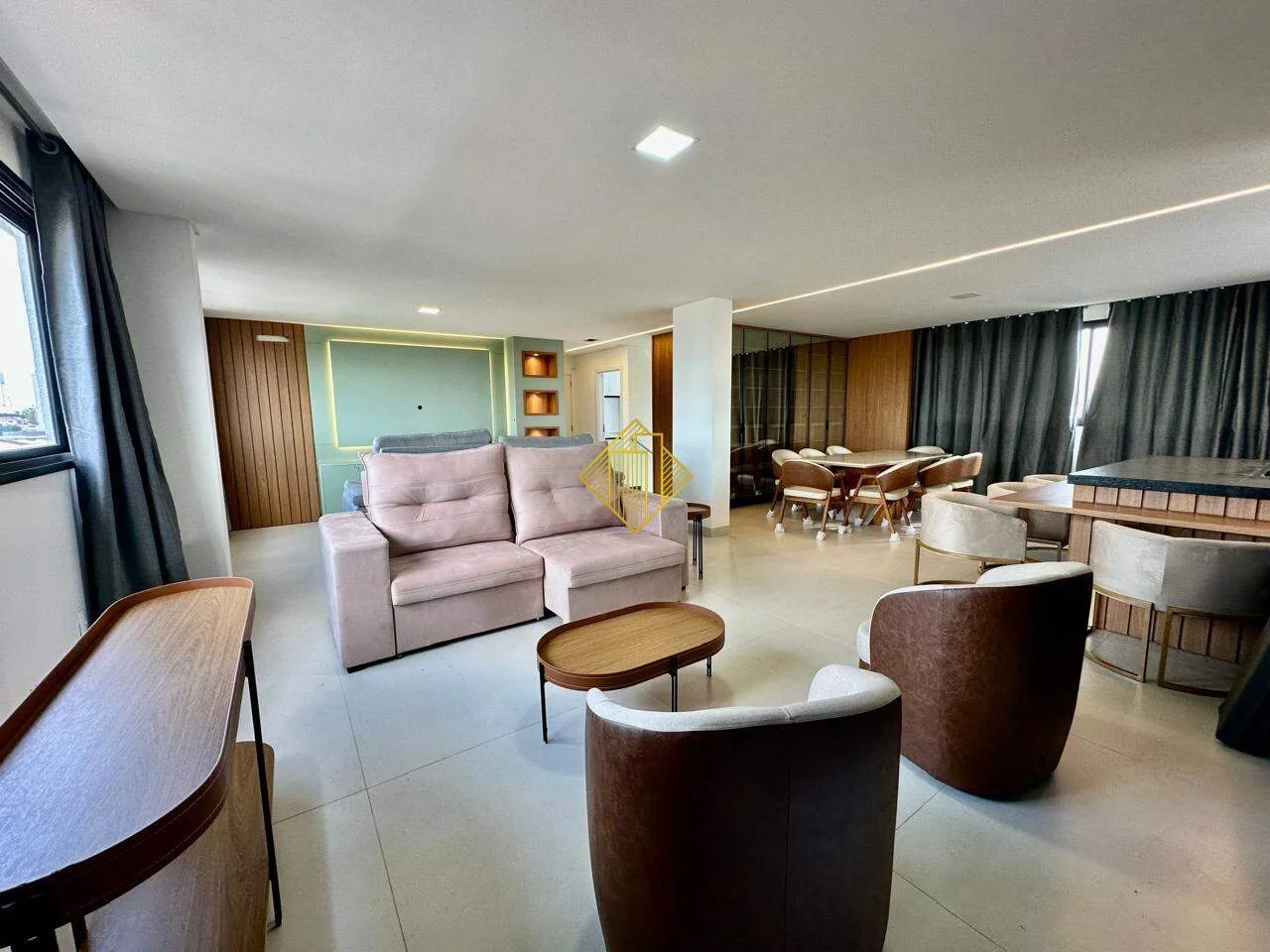 Apartamento para aluguel, 4 quartos, 4 suítes, 4 vagas, Centro - Cascavel/PR