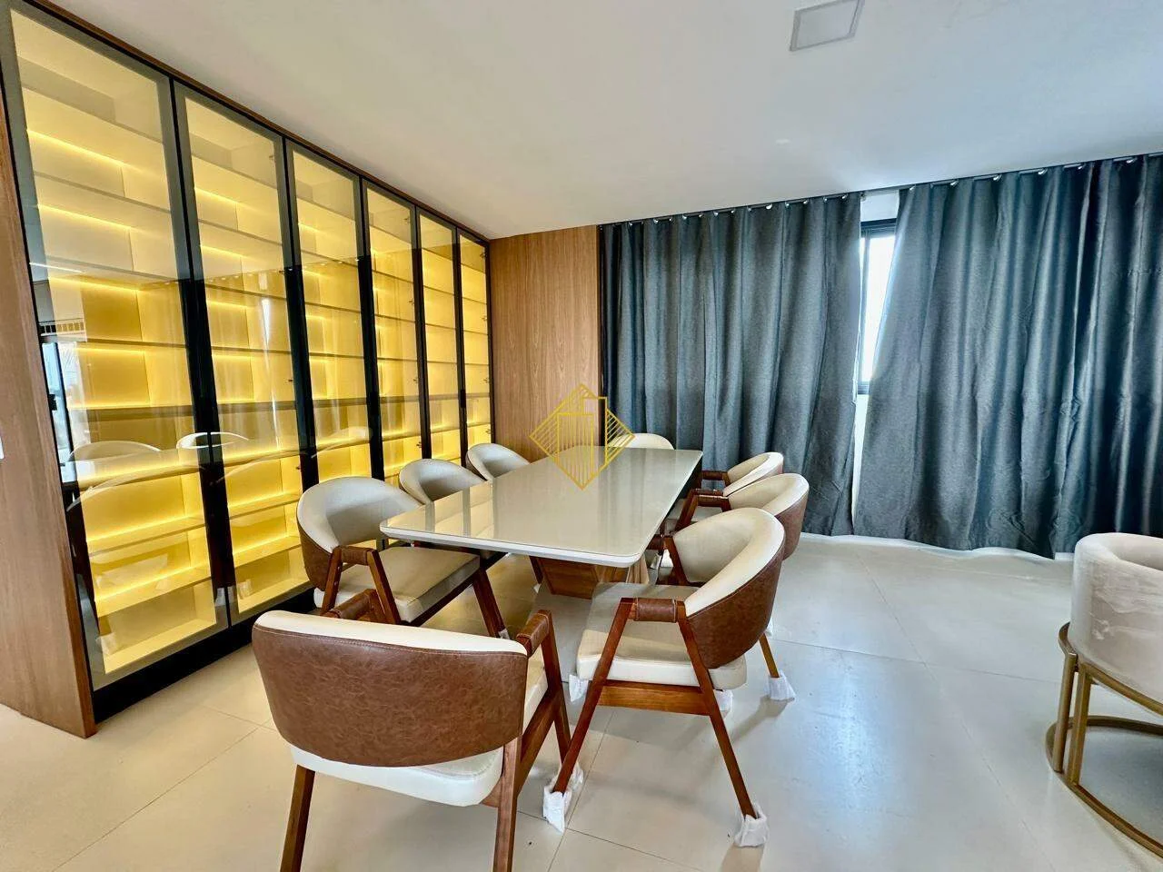 Apartamento para aluguel, 4 quartos, 4 suítes, 4 vagas, Centro - Cascavel/PR