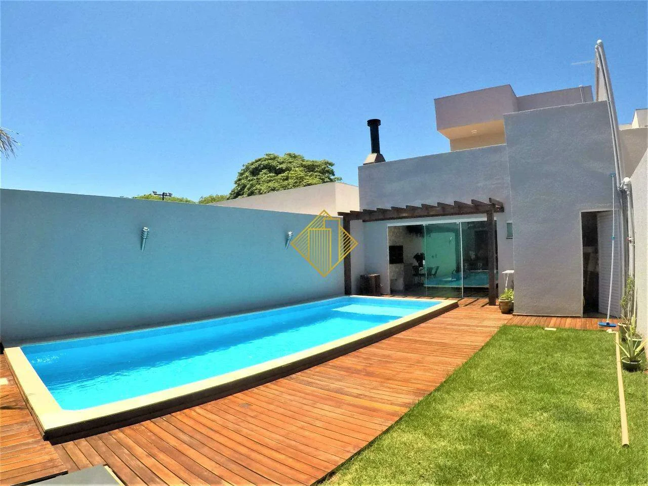 Sobrado à venda, 4 quartos, 2 suítes, 2 vagas, Jardim Gisela - Toledo/PR