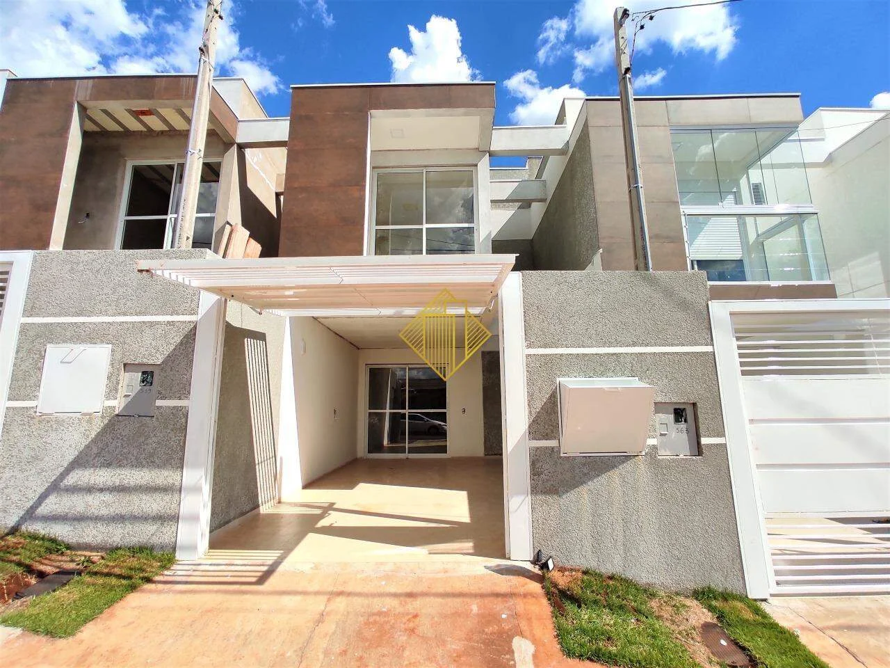 ** SOBRADO COM 01 QUARTO E 01 DEMI SUÍTE - VILA BECKER - TOLEDO-PR **