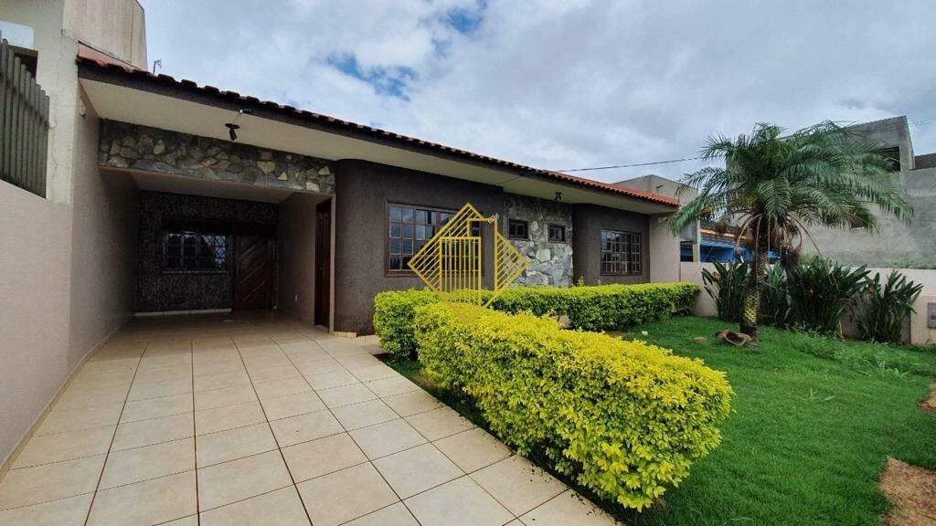 CASA COM SOBRA DE TERRENO A VENDA NO PACAEMBU