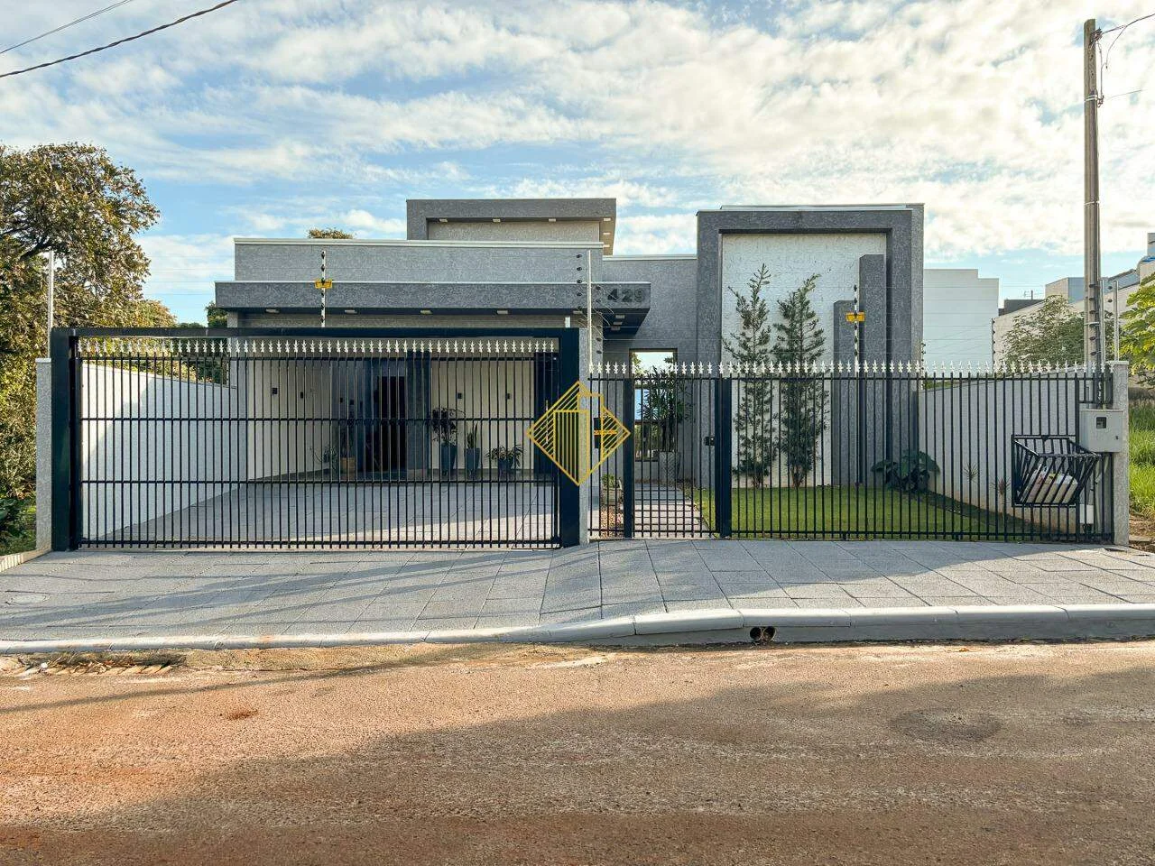 Casa à venda, 3 suítes, 4 vagas, Jardim Concórdia - Toledo/PR