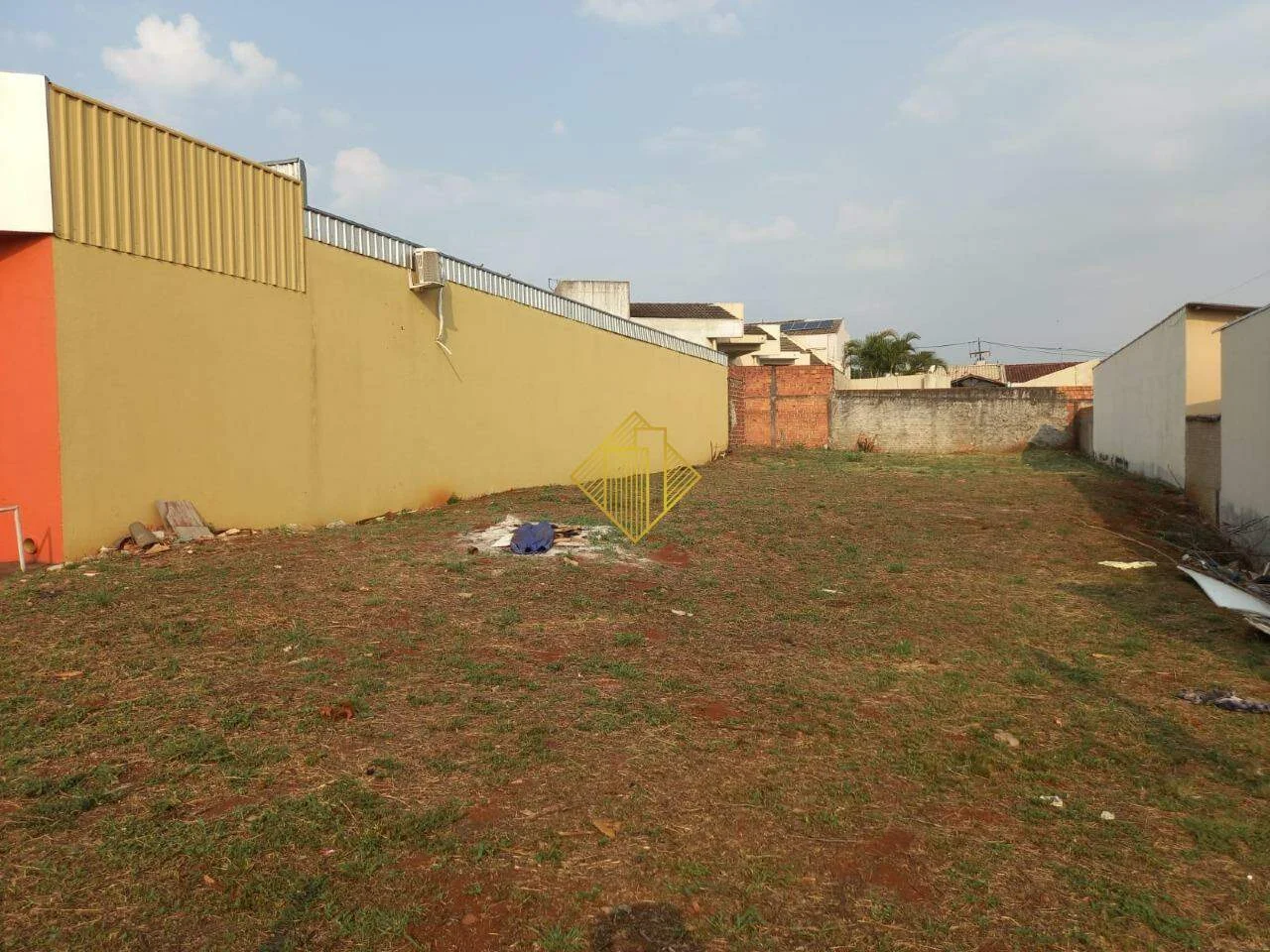 EXCELENTE TERRENO COMERCIAL NO BAIRRO SANTA CRUZ
