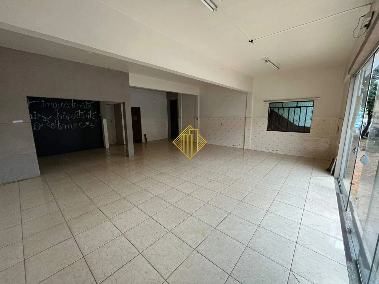 SALA COMERCIAL PRÓXIMO AO LAGO MUNICIPAL EM TOLEDO-PARANÁ