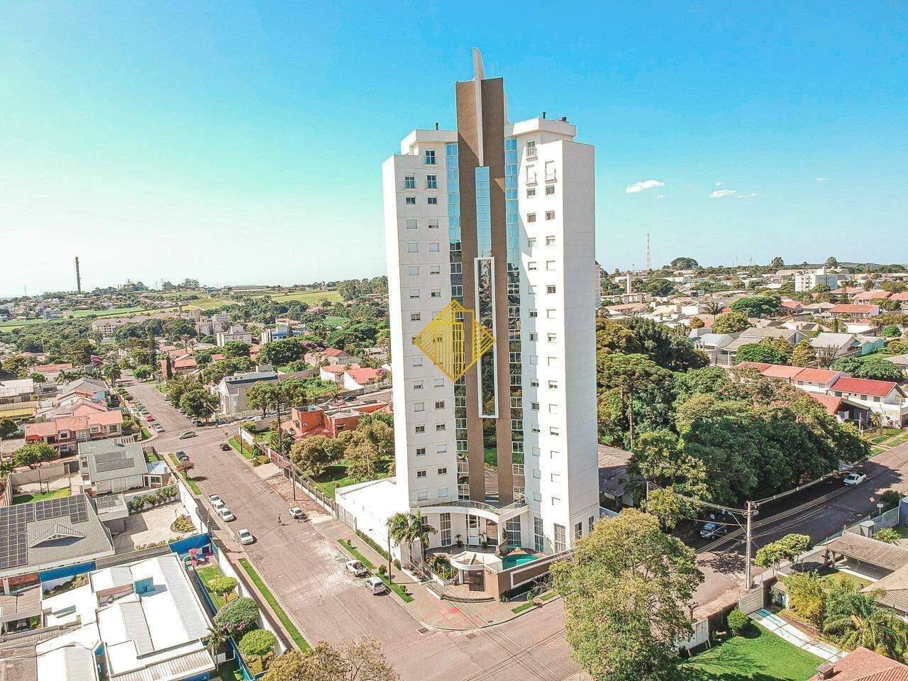 APARTAMENTO MOBILIADO NO BAIRRO COUNTRY COM 5 SUITES CASCAVEL PR